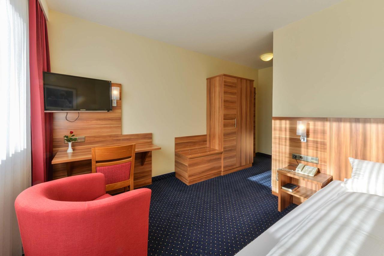 Hotel-Gasthof Rotes Ross Heroldsberg エクステリア 写真