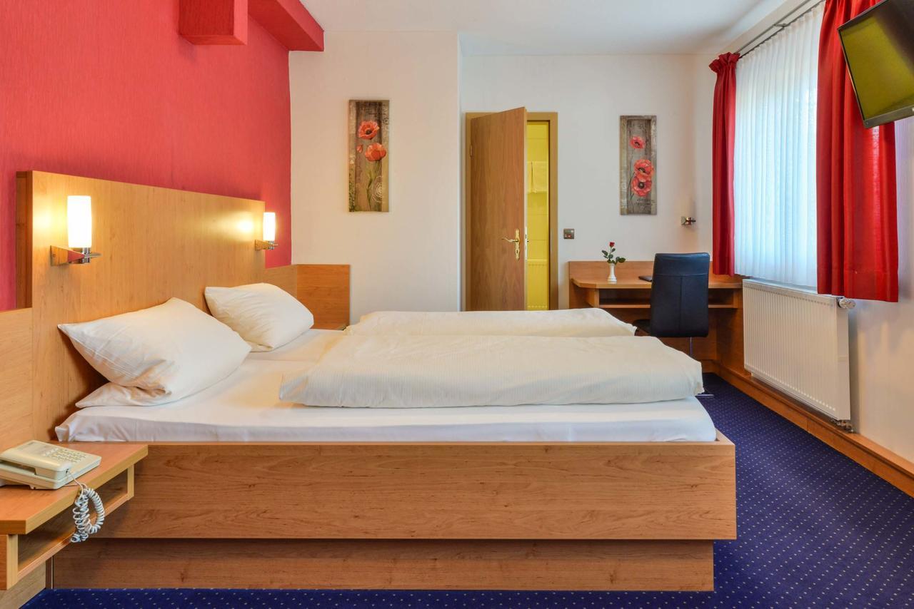 Hotel-Gasthof Rotes Ross Heroldsberg エクステリア 写真